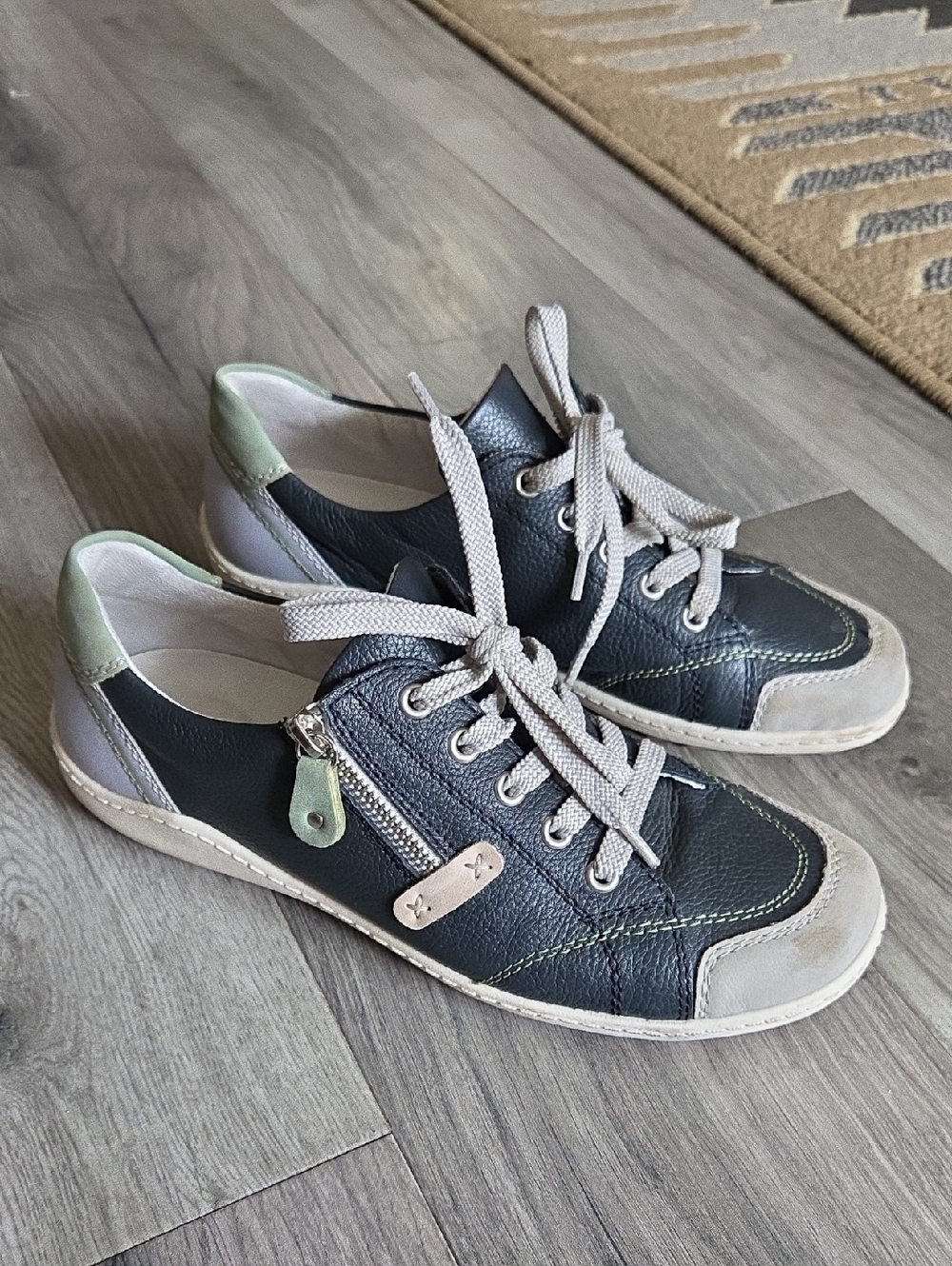 Remonte Women's Casual Leather Lace-Up Comfort Sneakers in Black and Gray